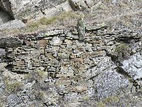 Knopf-t-Wanderweg-Trockenmauer_1