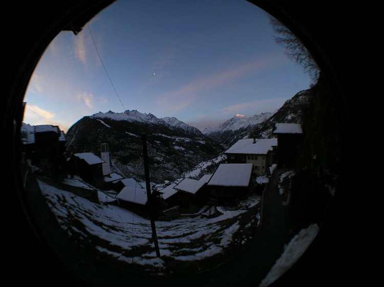 t_Webcam_13-02-15_0733-dunkel-Mond